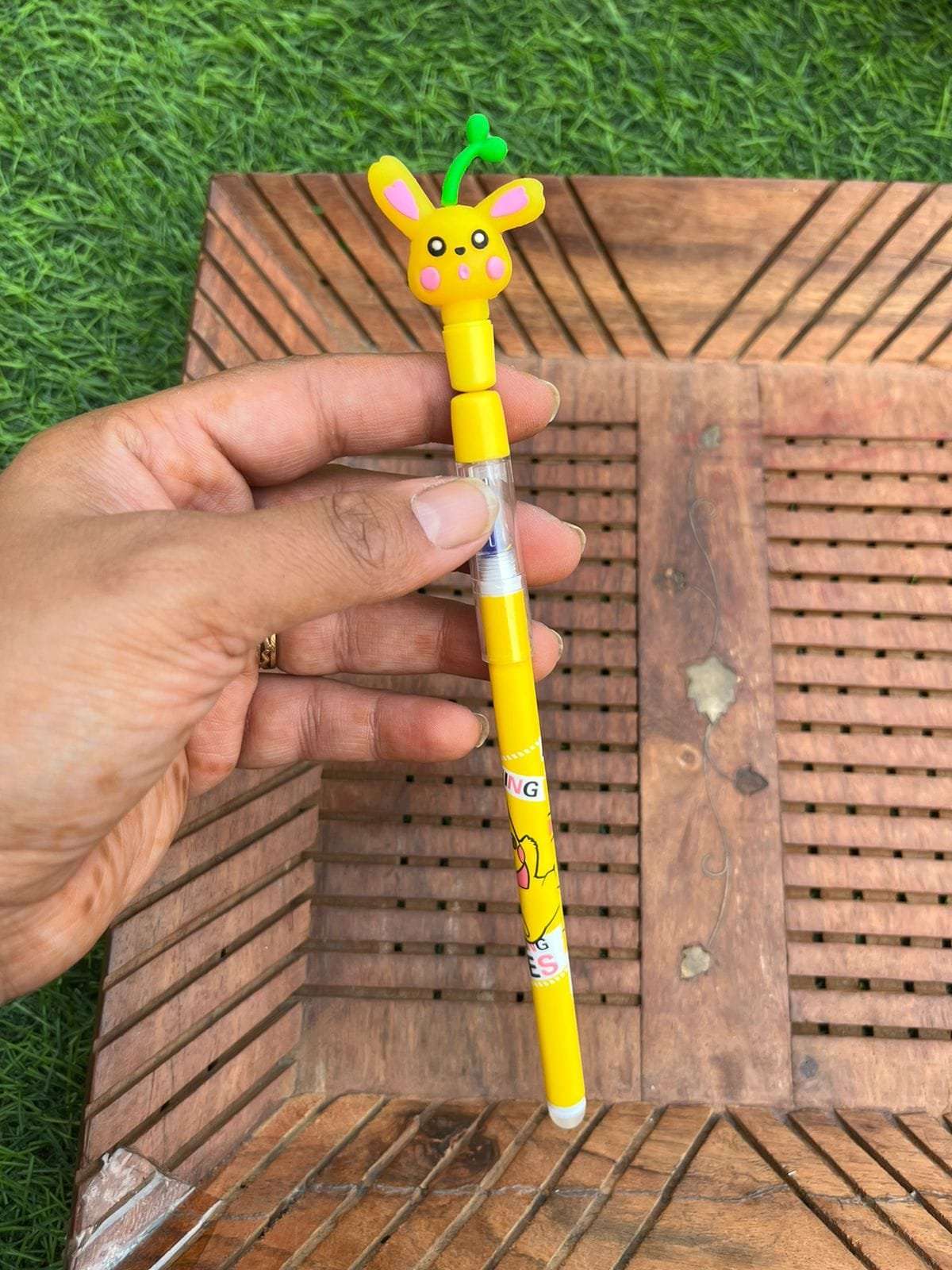 Magnetic Cartoon Design Gel Pen With Removable Topper 2Pcs Cutello magnetic-cartoon-design-gel-pen-with-removable-cap 2