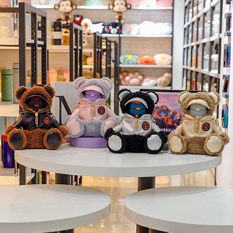 Bear Bottle With Cover Cutello bear-water-bottle-with-cover 4